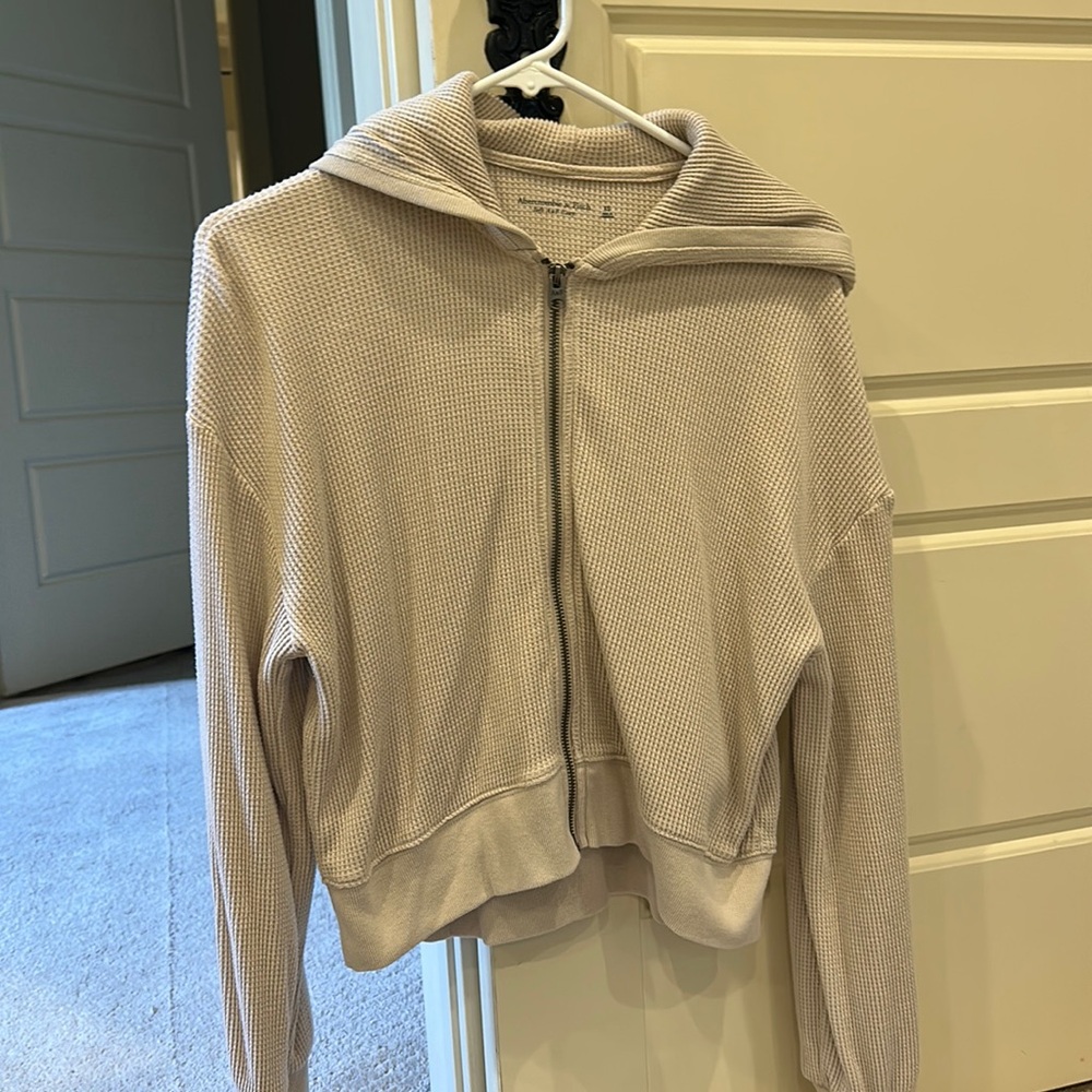 cream abercrombie zip up, cropped, waffle material